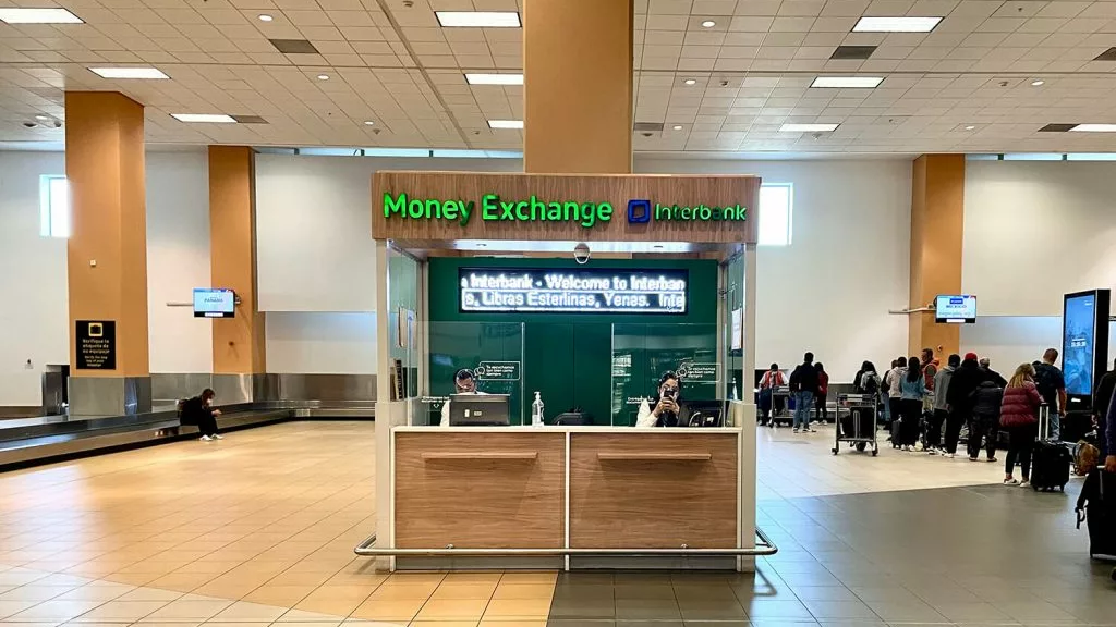 祕魯機場換幣站