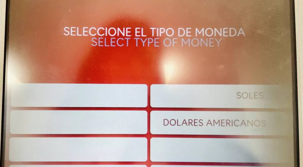 Scotiabank的ATM提領畫面，選擇幣別