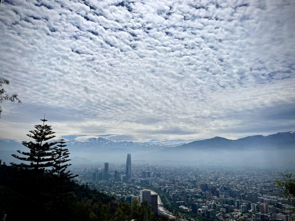 位於智利中段的首都聖地亞哥（Santiago)景色